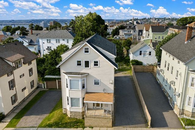 998 Middle St, Fall River, MA 02721