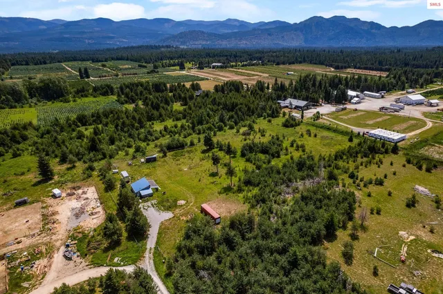 632 Cascade Ln, Naples, ID 83847