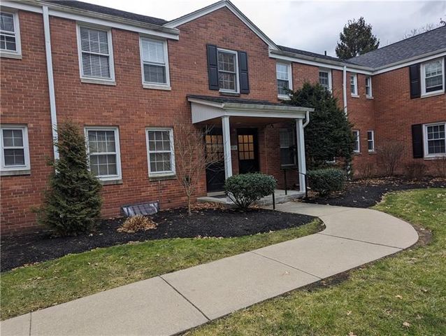 834 Thorn St #24, Sewickley, PA 15143