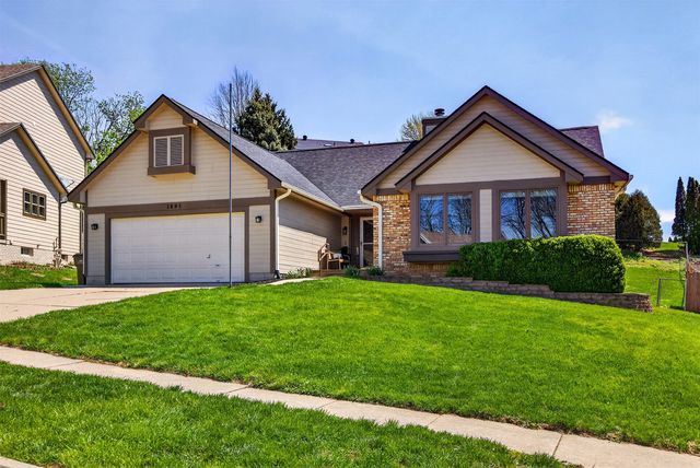 1891 NW 89th St, Clive, IA 50325