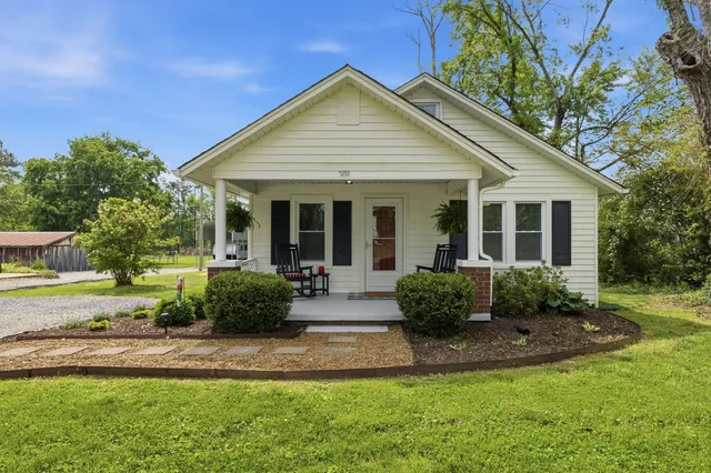 208 W  South St, Greenbrier, TN 37073