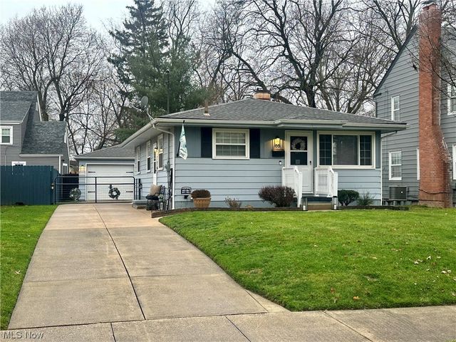 68 Harcourt Dr, Akron, OH 44313