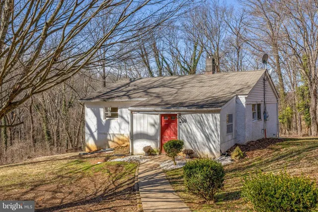8016 Shipmadilly Ln, Warrenton, VA 20186