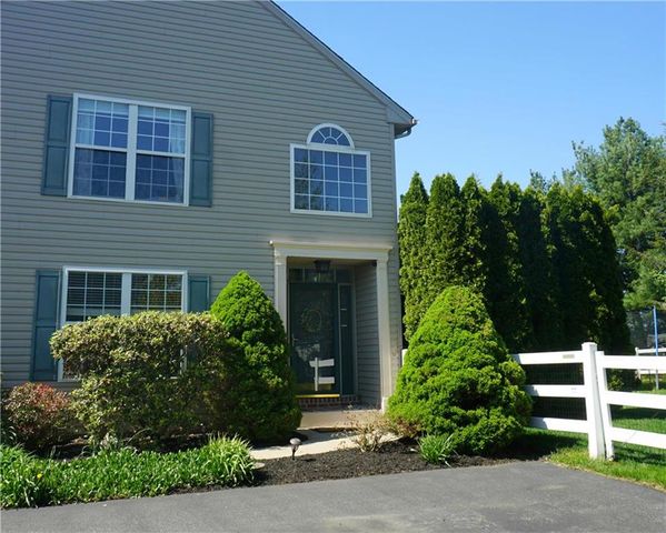 6063 Timberknoll Dr, Macungie, PA 18062