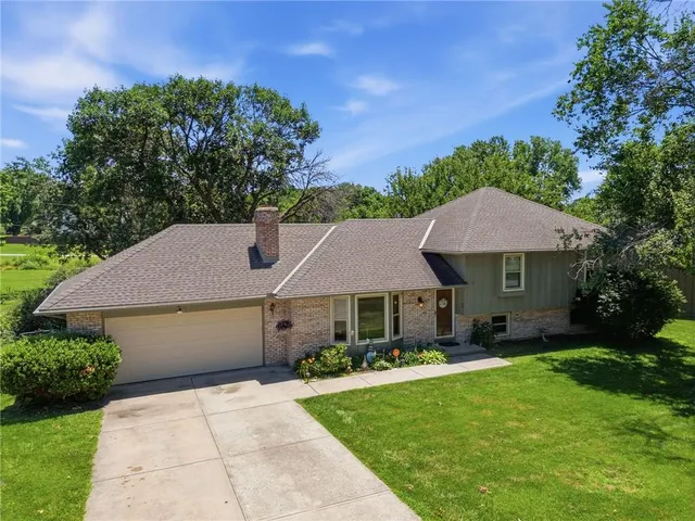 503 S  Park Dr, Raymore, MO 64083