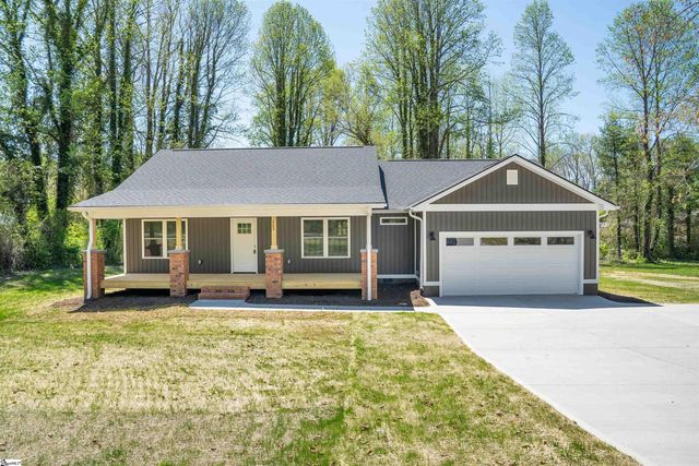 285 Highland Park Rd, East Flat Rock, NC 28726