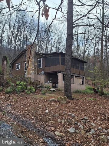 964 Valley View Rd, Harpers Ferry, WV 25425