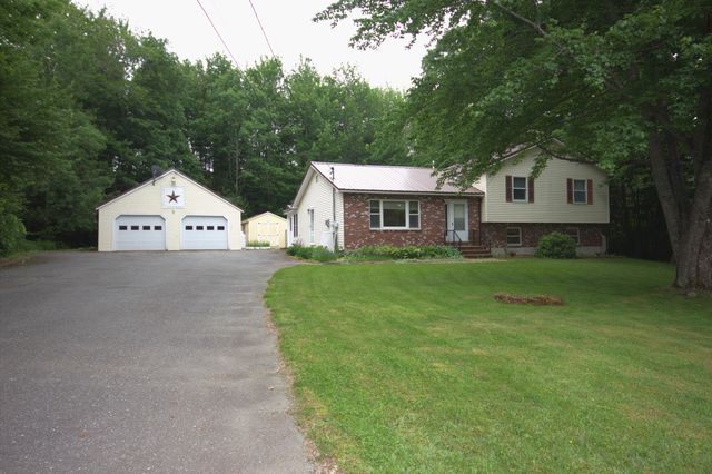 27 Roundstone Drive, Glenburn, ME 04401