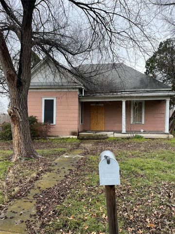 620 Washburn St, Taylor, TX 76574
