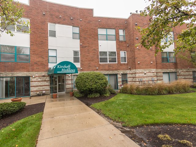 3275 Kirchoff Rd #239, Rolling Meadows, IL 60008