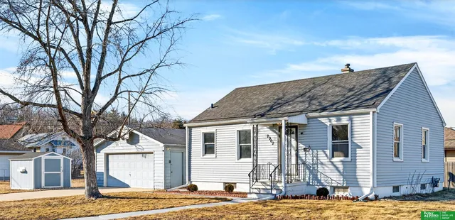 2902 Grebe St, Omaha, NE 68112