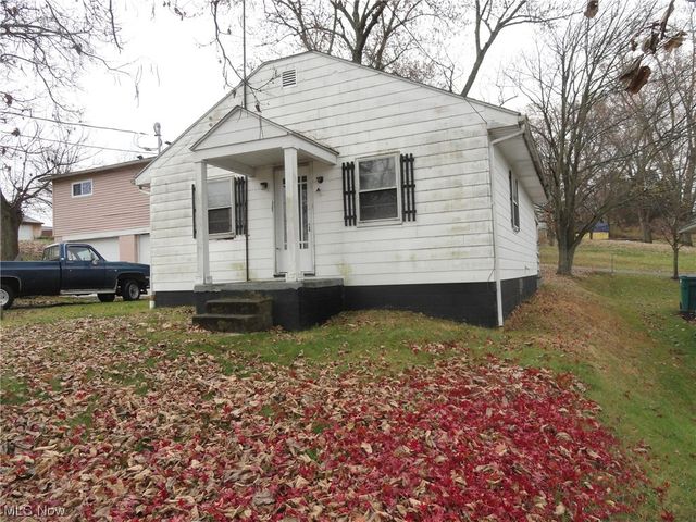 66 Stevenson Ave, Chester, WV 26034