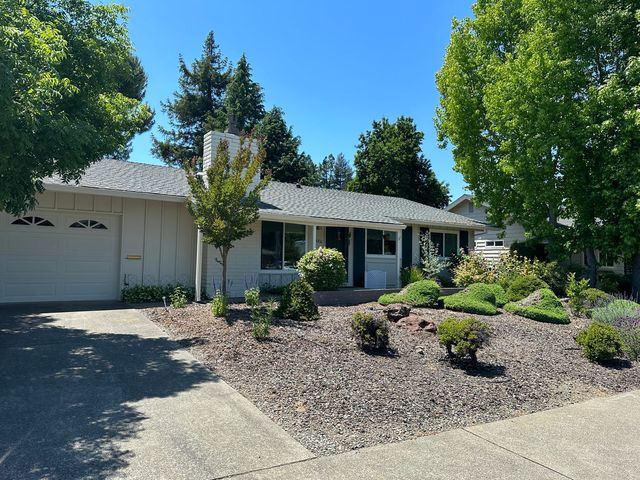 6836 Oakmont Dr, Santa Rosa, CA 95409