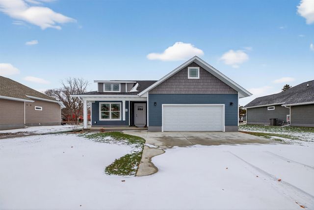 1229 W  7th St, Waterloo, IA 50702