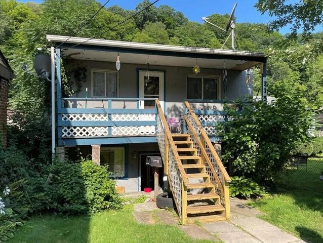 1156 North Ave  #2, Pitcairn, PA 15140