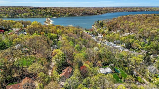 38 Fairway Place, Cold Spring Harbor, NY 11724