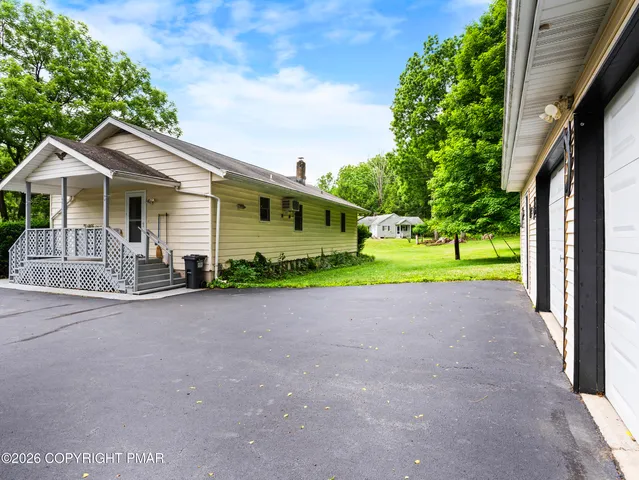 2161 Green Mountain Dr, East Stroudsburg, PA 18301