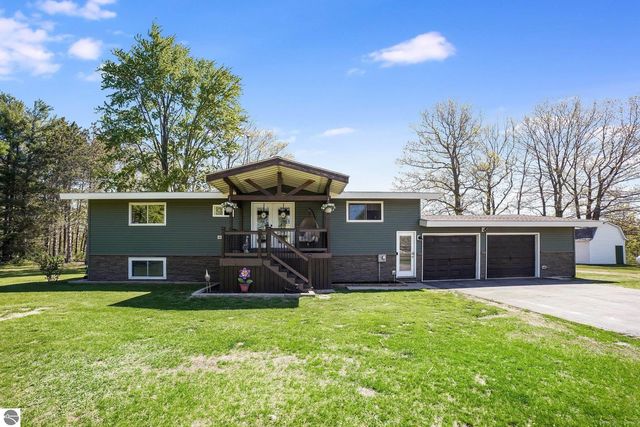 4381 W  Pine River Rd, Saint Louis, MI 48880