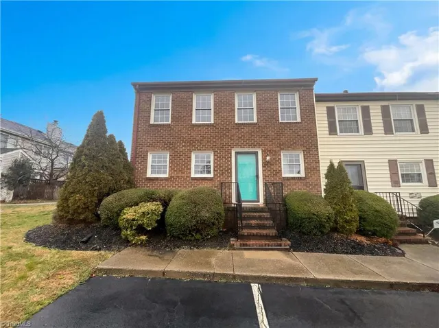 2202 Huntington Rd #F1, Burlington, NC 27215