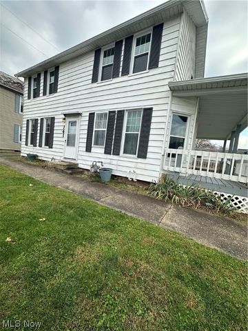 141 N  5th St, McConnelsville, OH 43756