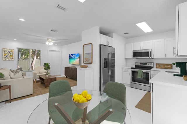 1428 NE 2nd Ave #1, Fort Lauderdale, FL 33304