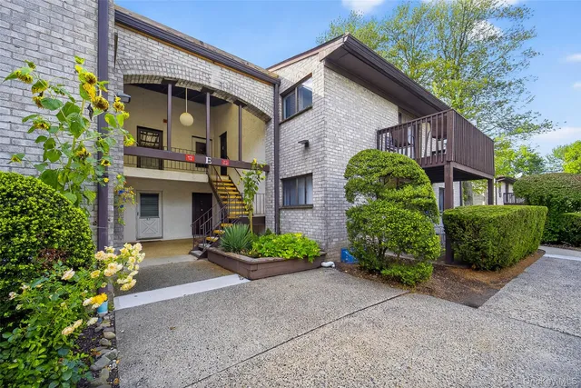 4 Secora #E2, Monsey, NY 10952