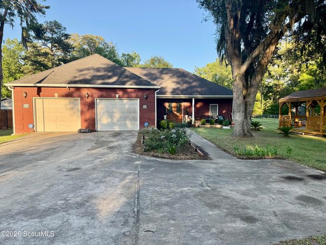 714 Altamaha Rd, Jesup, GA 31545