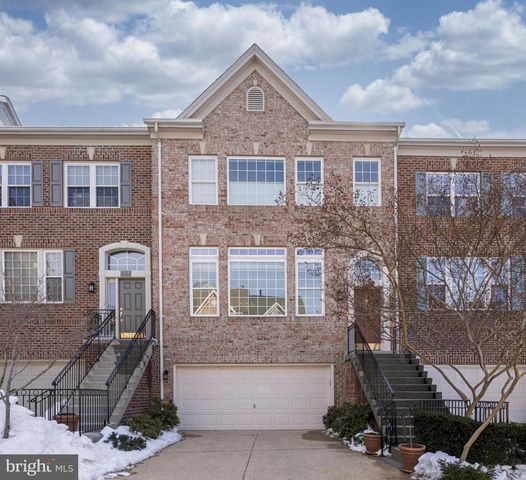 1916 Logan Manor Dr, Reston, VA 20190