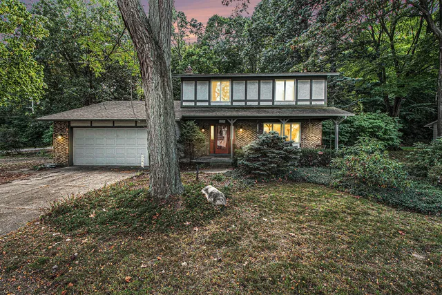 6986 Cimarron Dr SE, Grand Rapids, MI 49546
