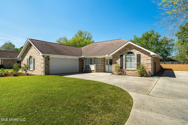 607 Country Club Dr, Picayune, MS 39466