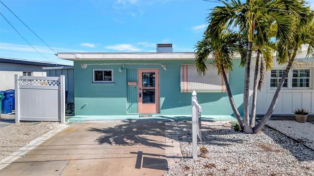 23 Seaside Ct, Holmes Beach, FL 34217