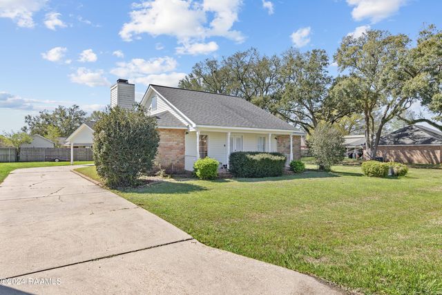 106 Twin Lakes Dr, Youngsville, LA 70592