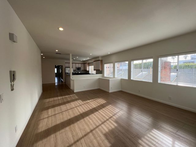 26 S  Venice Blvd #1, Venice, CA 90291