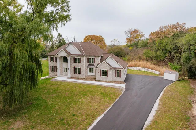 545 Thomas ROAD, Wales, WI 53183