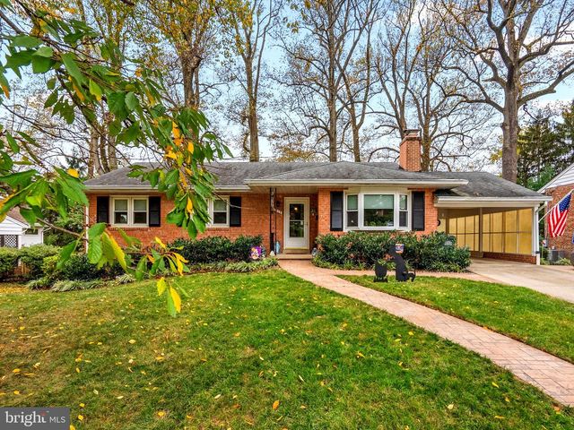7515 Fairwood Ln, Falls Church, VA 22046