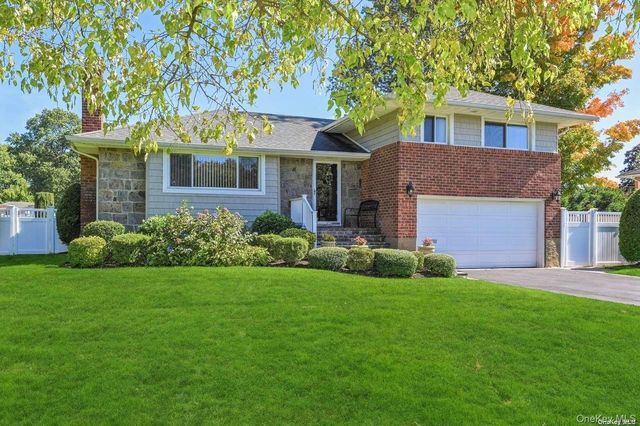 41 Eaton Rd, Syosset, NY 11791