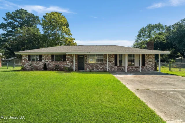 1450 Barnes Cir, Monticello, MS 39654