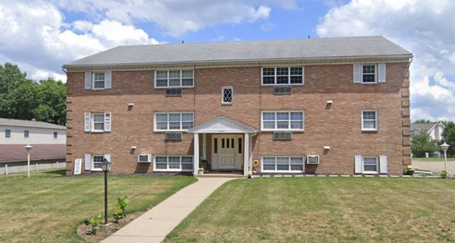 7080 Starcliff Ave NW #1BDR, North Canton, OH 44720