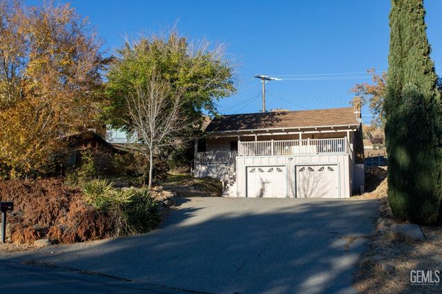 136 Sycamore Dr, Wofford Heights, CA 93285