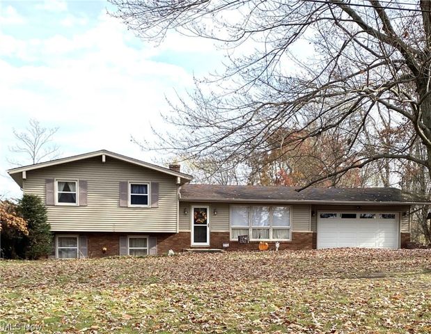 1222 Howell Rd, East Palestine, OH 44413
