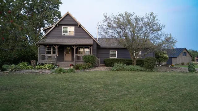 2375 Nazor Rd, Crestline, OH 44827