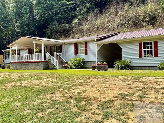 1436 Steeles Hollow Rd, Hanover, WV 24839