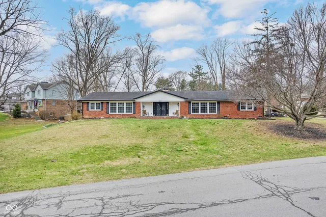 8853 Briarclift Rd, Indianapolis, IN 46256