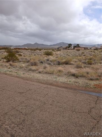8668 N  Desert View Dr, Kingman, AZ 86401