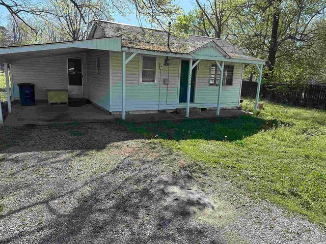 1260 Fair Dr, Piggott, AR 72454