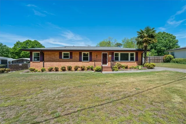 1702 Anderson Dr, Williamston, SC 29697