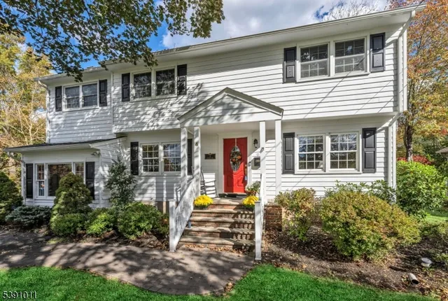 4 Reynolds Rd, Pequannock, NJ 07440