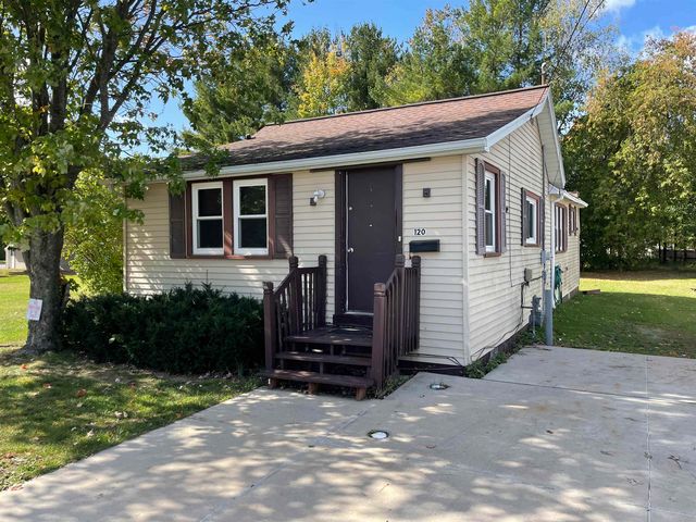 120 Call Ave, Oconto, WI 54153