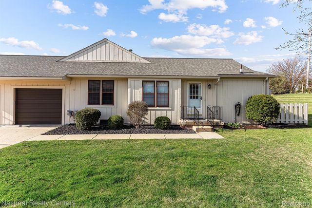 9915 Cambridge Ct #1, South Lyon, MI 48178