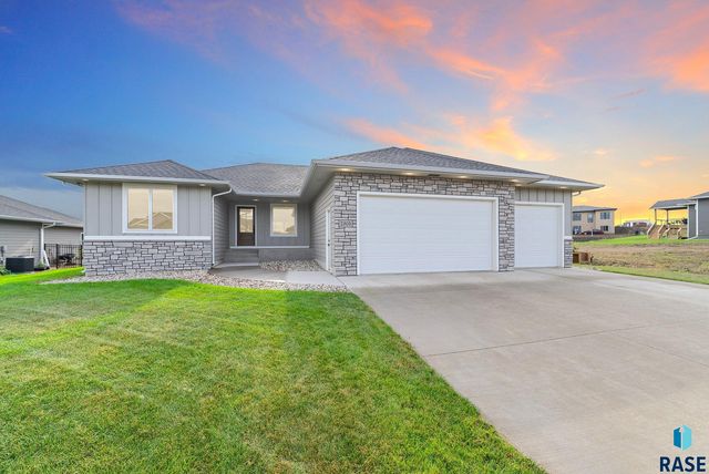 2305 S  Galena Ct, Sioux Falls, SD 57110